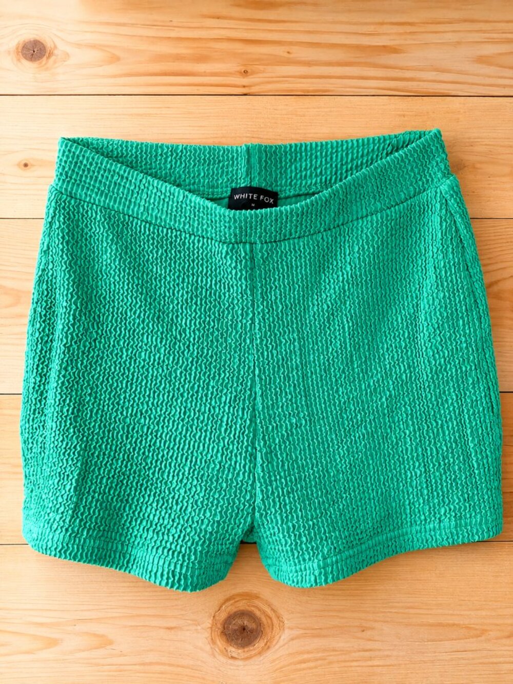 NWOT SIZE M White Fox Boutique Green Textured Crinkle Shorts